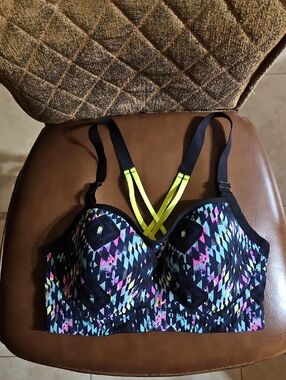 Victoria's Secret VSX Sport Strappy Crossback Underwire Sports Bra Padded Blue